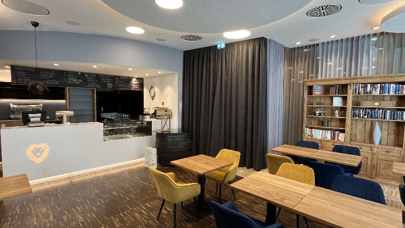 Gastbereich mit Theke